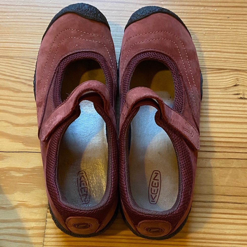 KEEN' Burgundy Sneakers